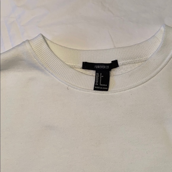 Forever 21 cropped crew neck - Picture 2 of 3